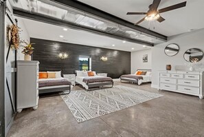 6 bedrooms, desk, iron/ironing board, WiFi