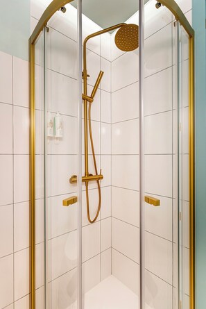 Superior Double Room | Bathroom | Shower, towels - Blue Malva (Valencia)