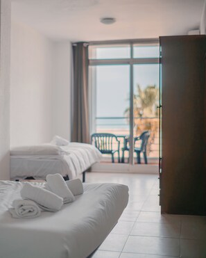 Down duvets, free WiFi, bed sheets - BlueMalva (Valencia)