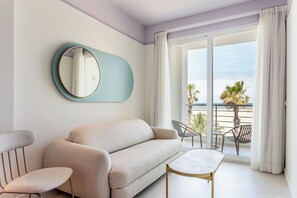Quarto quádruplo panorâmico, 1 cama Queen e sofá-cama, vista para o mar | Edredons de pluma, Wi-Fi de cortesia, roupa de cama