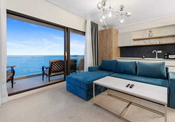 Superior Apartment | Living area | Flat-screen TV - Gioia Sea View (Navodari)