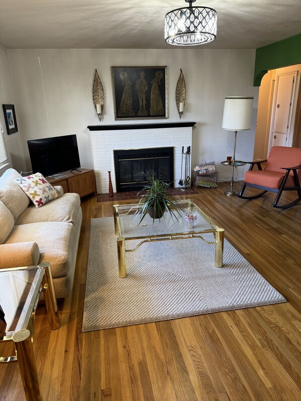 Living area - Delightful 2-bedroom house in Reno with AC, WiFi (Reno)