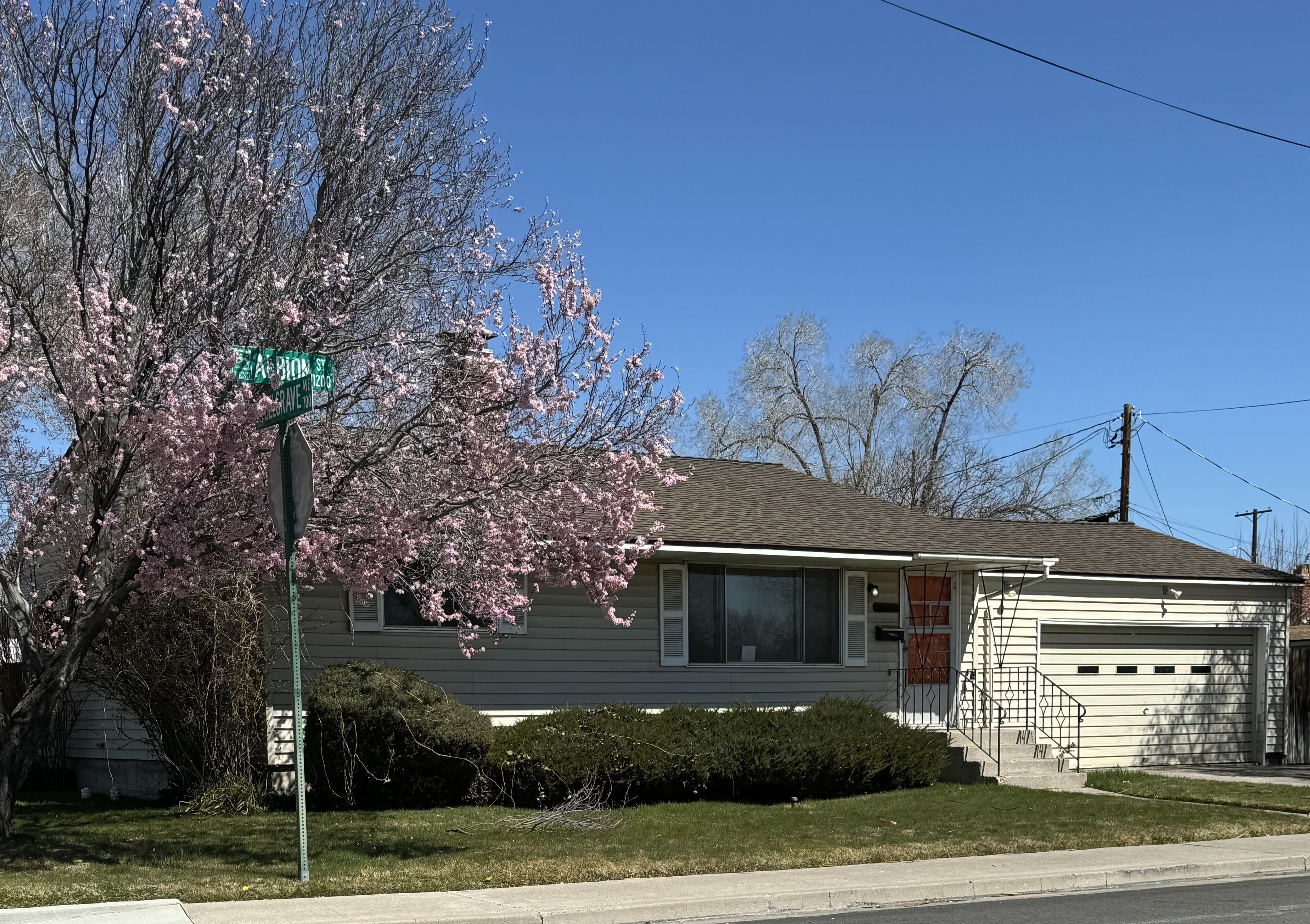Delightful 2-bedroom house in Reno with AC, WiFi