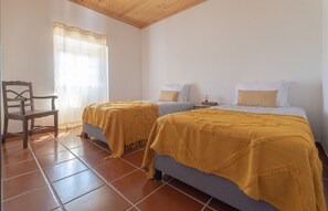 3 slaapkamers, reisbedje, gratis wifi, beddengoed