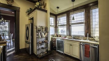 Mikroaaltouuni, uuni, liesi, astianpesukone