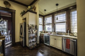 Micro-ondes, four, plaque de cuisson, lave-vaisselle