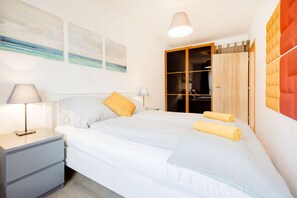 1 camera, ferro/asse da stiro, culla da viaggio, accesso a Internet