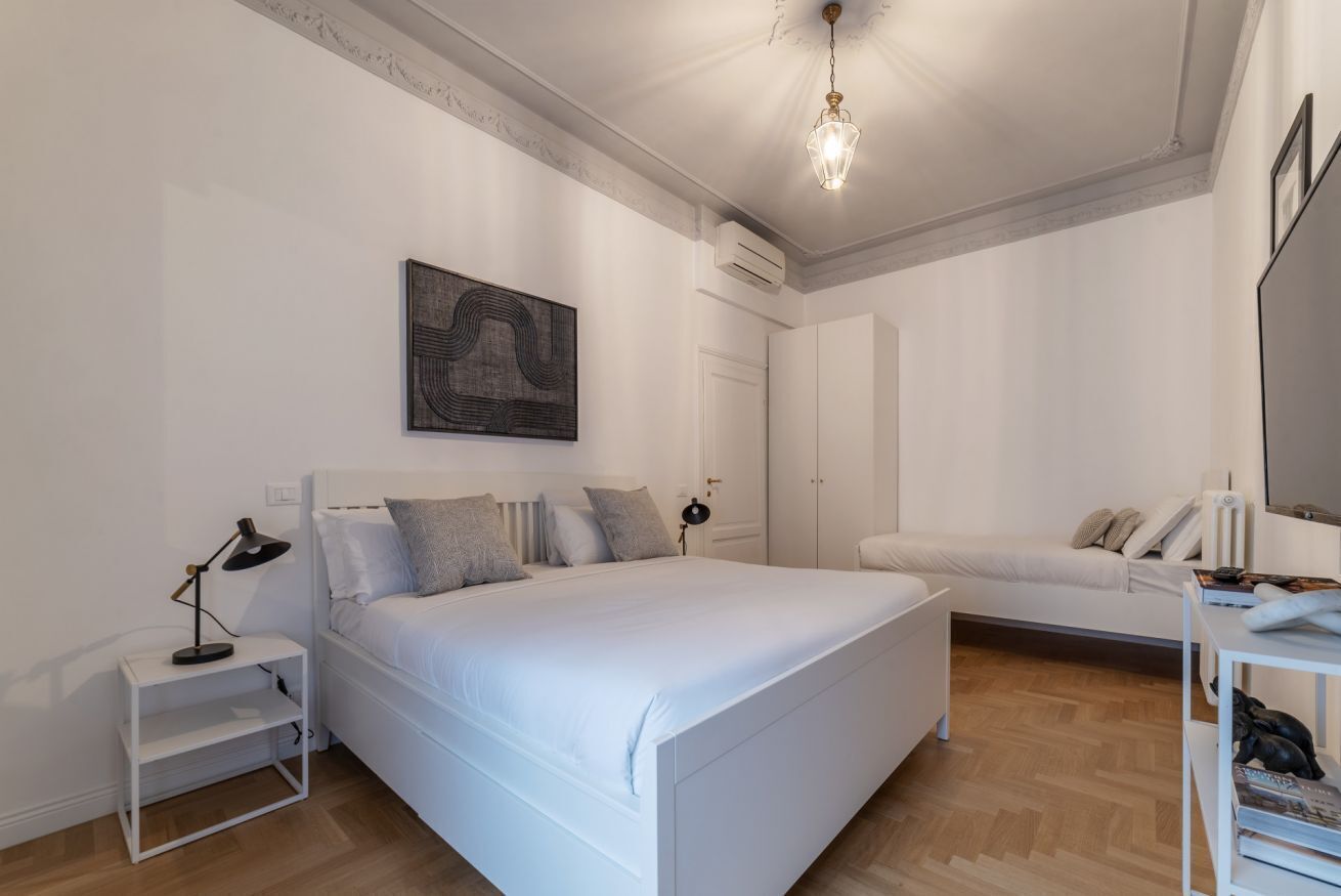 2 bedrooms, in-room safe, iron/ironing board, WiFi (free)