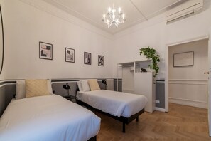 Unclassified image, 3 of 38, button - Toscana 6 - FromHometoRome (Roma)