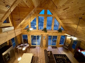 Een smart-tv, een dvd-speler en boeken