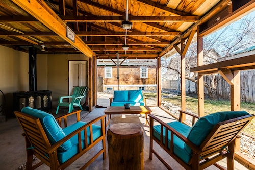 Historic downtown, 2-units