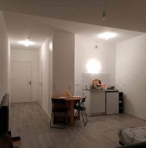 Interior - Magnifique Nouvel Appartement, à 5 Minutes à Pied de la Ligne de Métro 5 (ROMAINVILLE)
