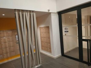 Interior - Magnifique Nouvel Appartement, à 5 Minutes à Pied de la Ligne de Métro 5 (ROMAINVILLE)