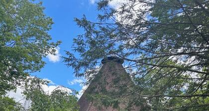 The Forest Chalet with hot tub / lake / pool / games