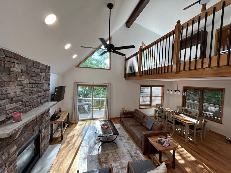 The Forest Chalet With Hot Tub / Lake / Pool / Games - Jim Thorpe, PA