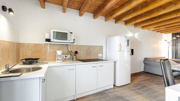 Fridge, microwave, stovetop, coffee/tea maker