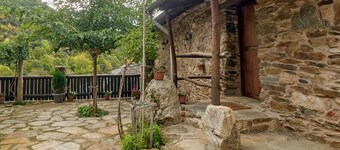 Vakantiehuis 'Casa Rural Cornatel' met privé terras en balkon