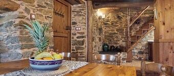 Casa vacanze 'Casa Rural Cornatel' con terrazza privata e balcone