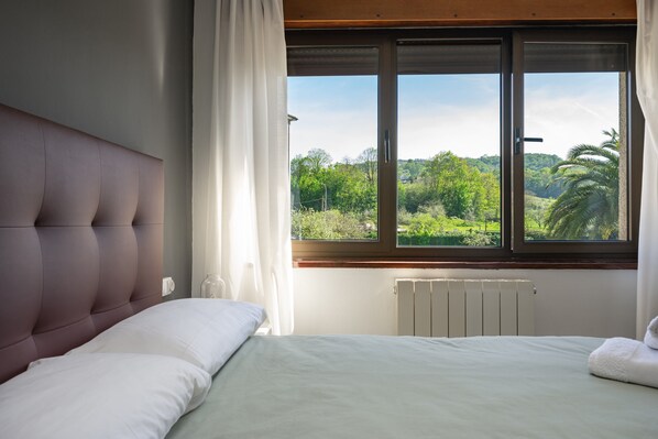 4 habitaciones, tabla de planchar con plancha y wifi gratis 