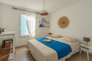 3 bedrooms, iron/ironing board, free WiFi, bed sheets - Holiday Home 'Saint-Palais' with Private Terrace, Private Garden and Wi-Fi (Saint-Palais-sur-Mer)