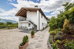 Exterior - Apartment 'Angerblick' with Mountain View, Private Terrace and Wi-Fi - Vacation on the farm (Sankt Michael)