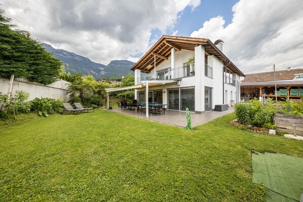 Exterior - Apartment 'Angerblick' with Mountain View, Private Terrace and Wi-Fi - Vacation on the farm (Sankt Michael)