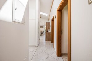 Interior - Apartment 'Angerblick' with Mountain View, Private Terrace and Wi-Fi - Vacation on the farm (Sankt Michael)