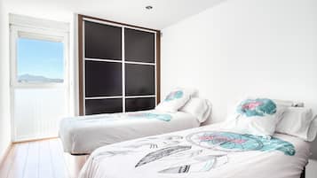 3 slaapkamers, een strijkplank/strijkijzer, gratis wifi, beddengoed