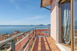 Property grounds - Apartment 'Amazing View' with Private Terrace, Wi-Fi and Air Conditioning (Tellaro)