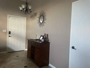 Interior - Cozy Home near by Lake Las Vegas, Lake Mead, valley of fire, Boulder City. (Henderson)