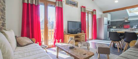 Una televisión, un reproductor de DVD, un reproductor estéreo