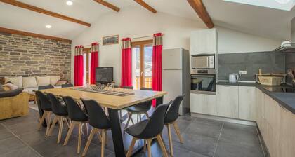 Maison 'Gßte Les MélÚzes' avec vue sur les montagnes, balcon et Wi-Fi