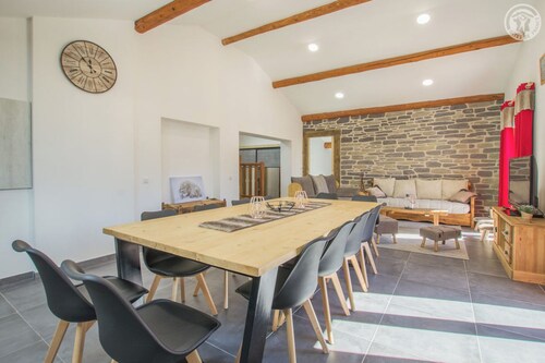 Maison 'Gîte Les Mélèzes' avec vue sur les montagnes, balcon et Wi-Fi