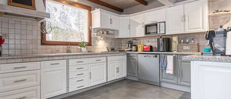 ثلاجة، ميكروويف، فرن، موقد طهي مسطح