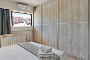 2 slaapkamers, een strijkplank/strijkijzer, gratis wifi, beddengoed