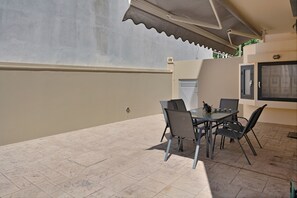Outdoor dining - Apartment "Ms" with Private Terrace & Wi-Fi (???)