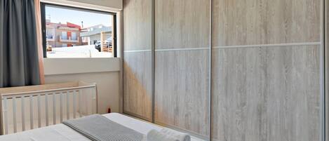 2 chambres, fer et planche à repasser, Wi-Fi gratuit, draps fournis