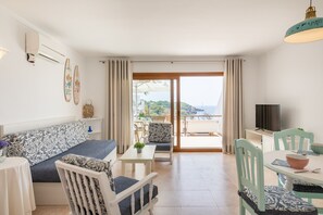 TV - Apartment 'Poseidonia' with Sea View, Wi-Fi and Air Conditioning (Felanitx)