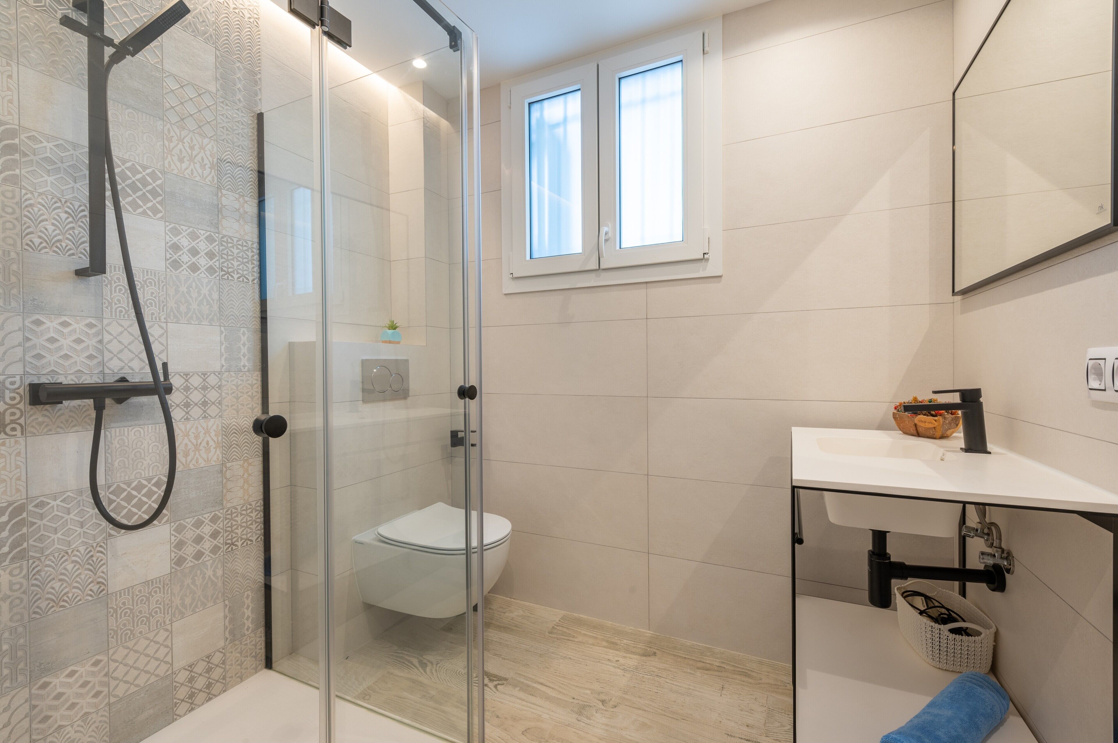 Dusche, Haartrockner, Handtücher