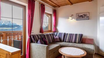 TV, caminetto, tavolo da ping pong