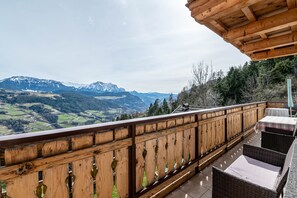 Property grounds - Apartment 'Malsötscherhof B' with Mountain View, Shared Garden and Wi-Fi (Villanders)