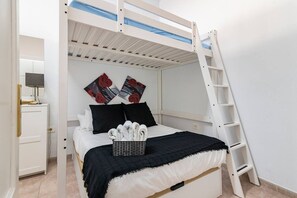 1 habitación, tabla de planchar con plancha, wifi gratis y ropa de cama 