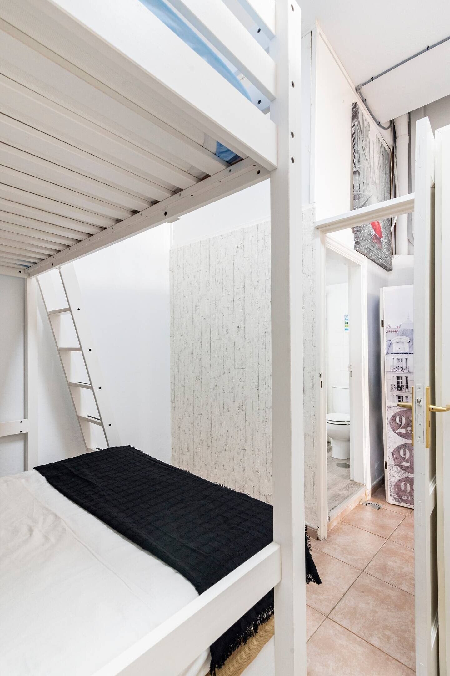 1 chambre, fer et planche à repasser, Wi-Fi gratuit, draps fournis