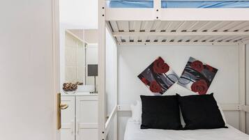 1 chambre, fer et planche à repasser, Wi-Fi gratuit, draps fournis
