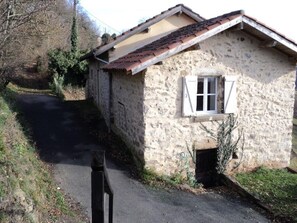 Exterior - Petite maison en pierres proche du village d'agnac (Firmi)