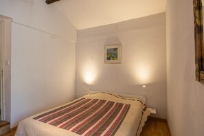 1 bedroom, iron/ironing board, bed sheets