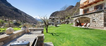 Holiday Apartment "Cucu - 3" with Mountain View, Shared Terrace & Wi-Fi