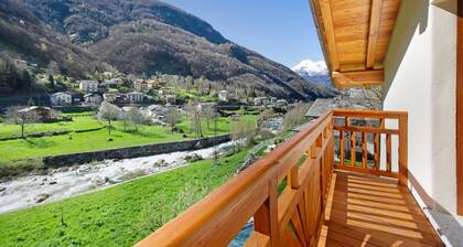 Holiday Apartment "Cucu - 3" with Mountain View, Shared Terrace and Barbecue