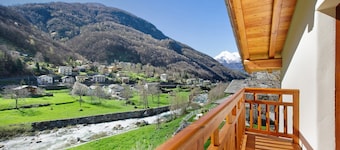 Holiday Apartment "Cucu - 3" with Mountain View, Shared Terrace and Barbecue