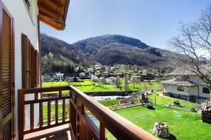 Property grounds - Holiday Apartment "Cucu - 2" with Mountain View, Private Terrace & Wi-Fi (Lilianes)